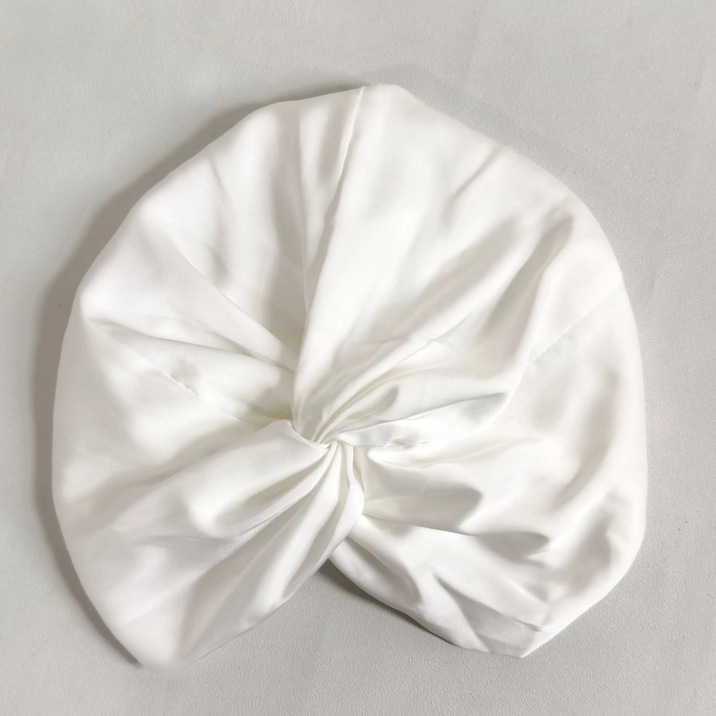 Bonnet en satin